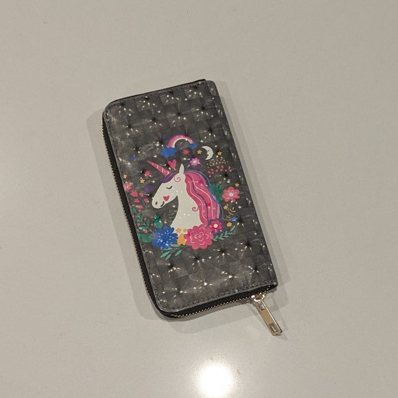 SOLD (Free with purchase of a purse) Holographic Unicorn Zipper Wallet - Picture 2 of 4